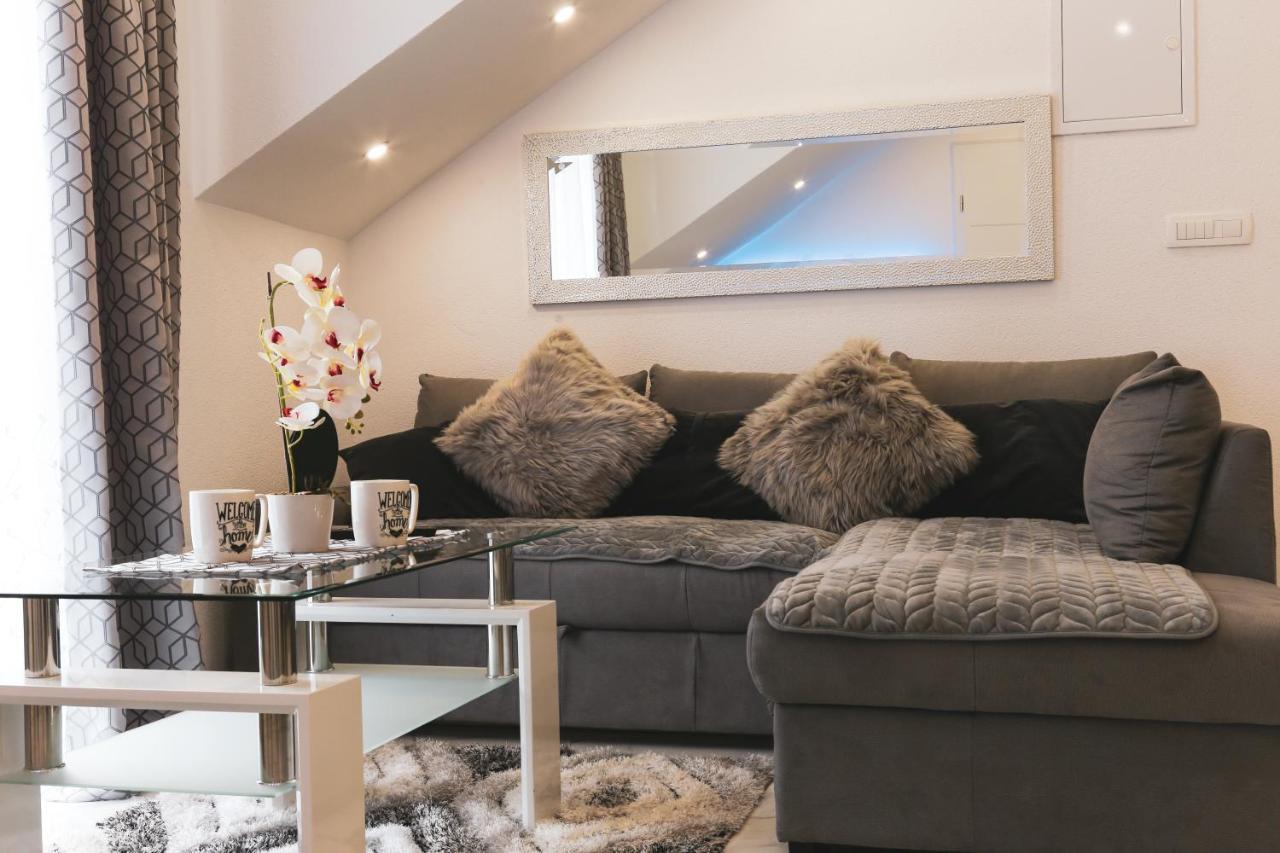 Luxury Apartment Megy Оточац Екстер'єр фото