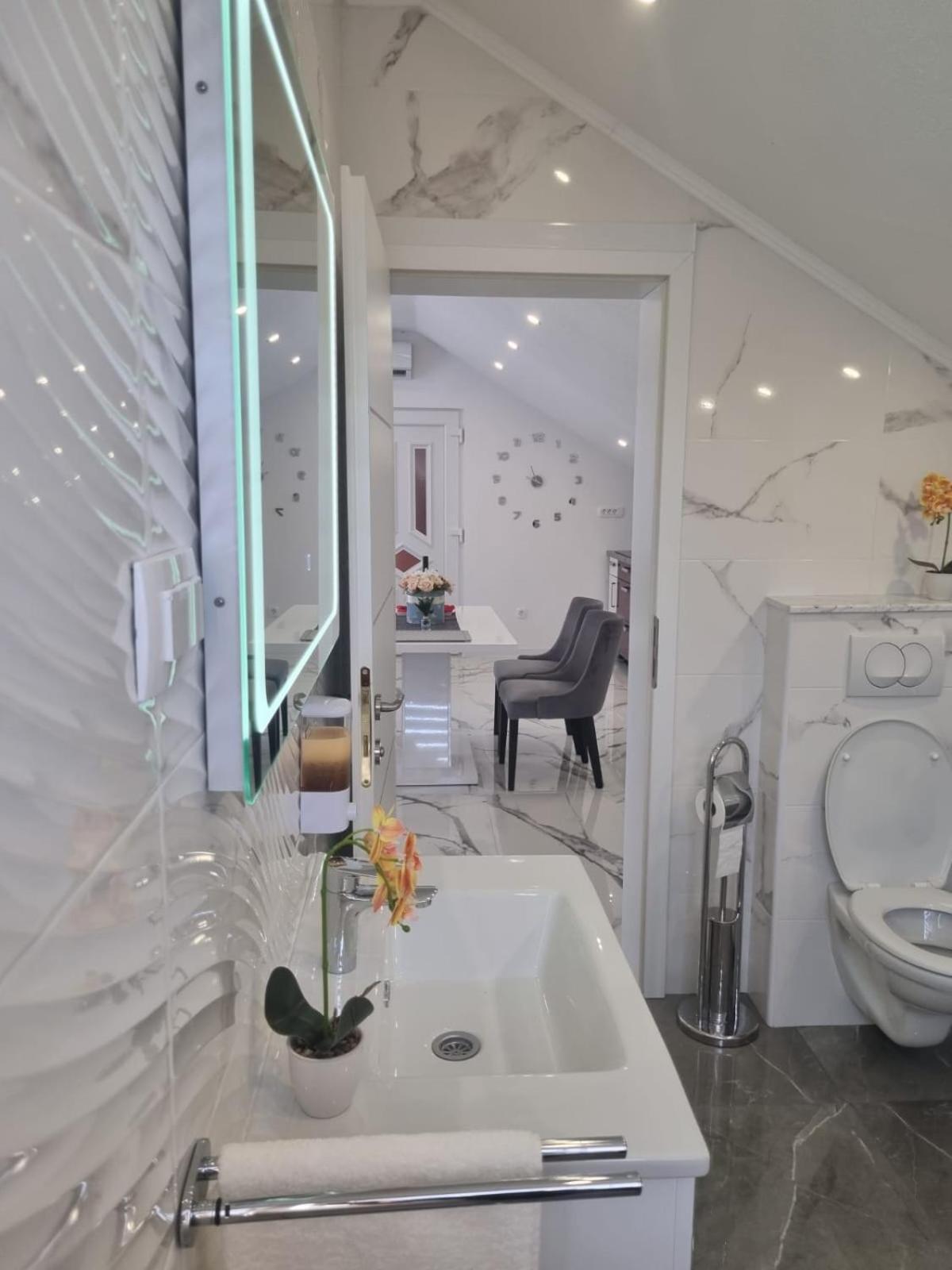 Luxury Apartment Megy Оточац Екстер'єр фото
