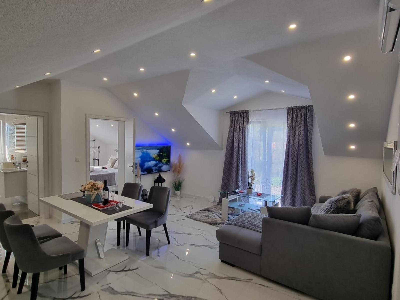 Luxury Apartment Megy Оточац Екстер'єр фото