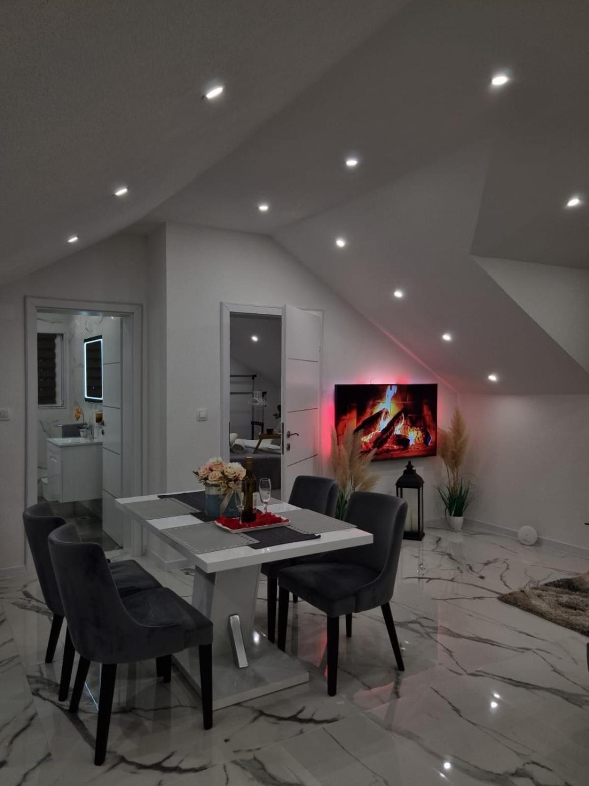Luxury Apartment Megy Оточац Екстер'єр фото