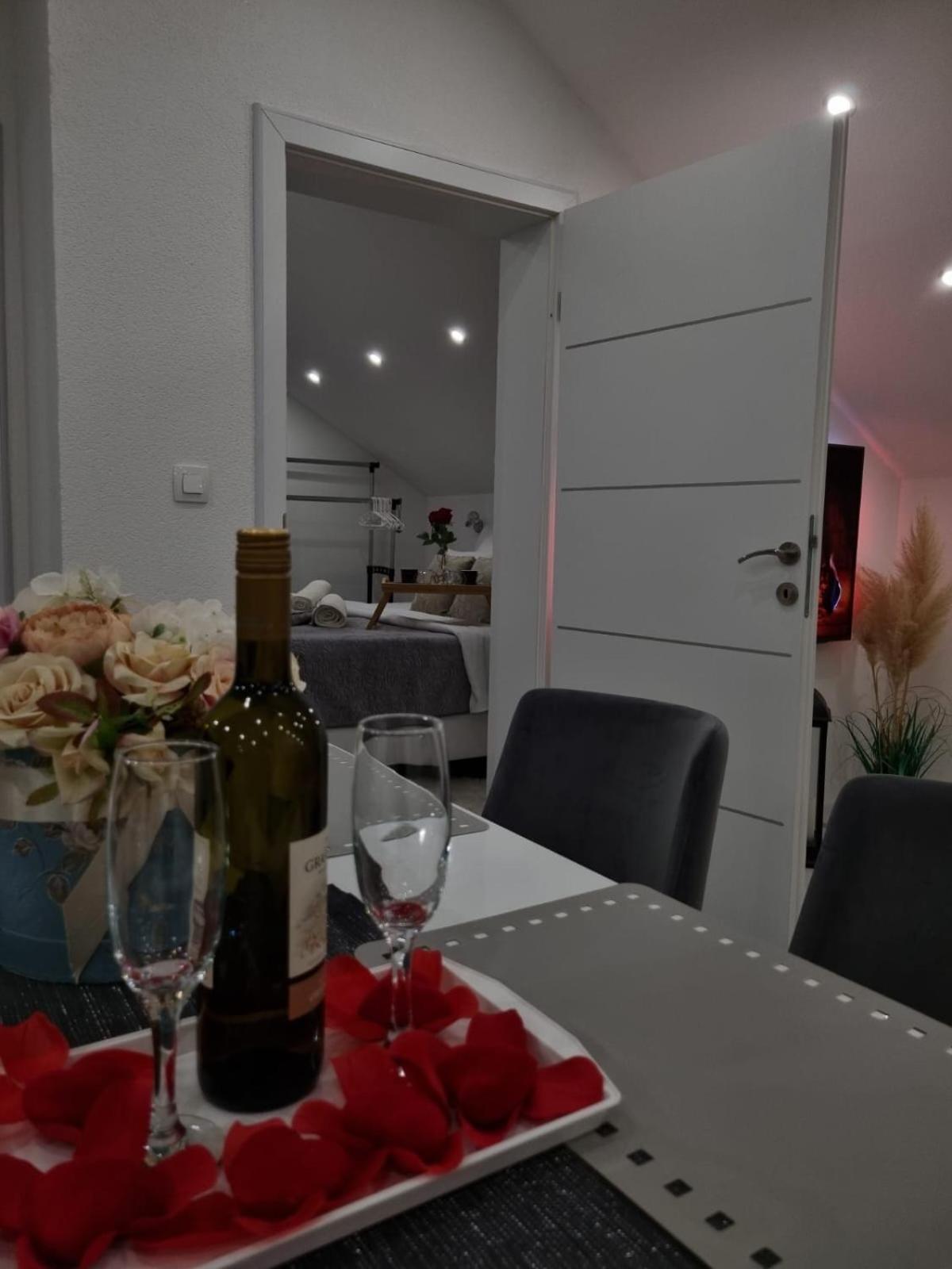 Luxury Apartment Megy Оточац Екстер'єр фото