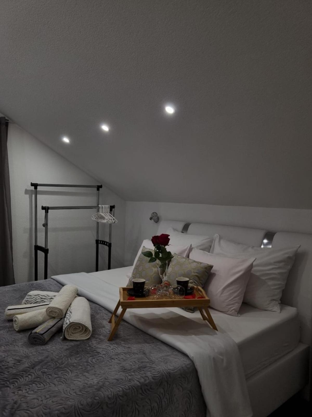 Luxury Apartment Megy Оточац Екстер'єр фото