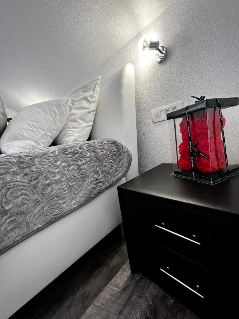 Luxury Apartment Megy Оточац Екстер'єр фото