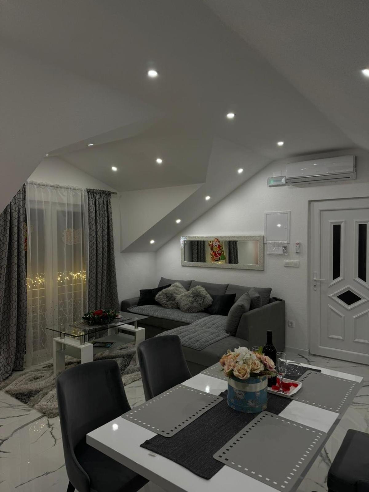 Luxury Apartment Megy Оточац Екстер'єр фото