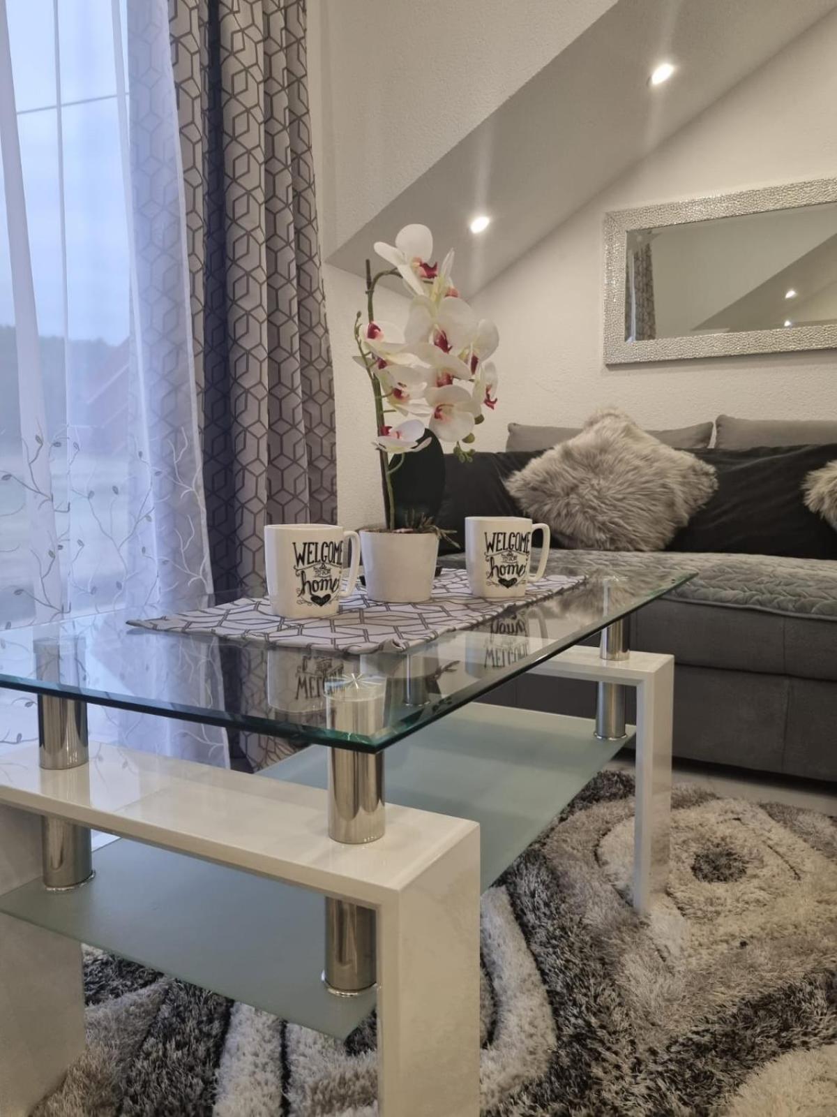 Luxury Apartment Megy Оточац Екстер'єр фото